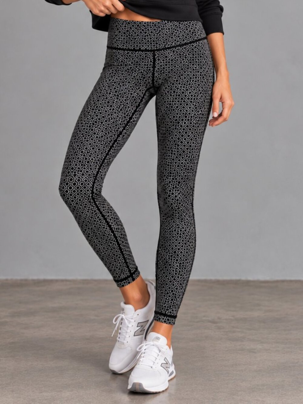 LULULEMON Wunder Under Leggings Tri Geo Silver Spoon Black Geometric 6 EUC